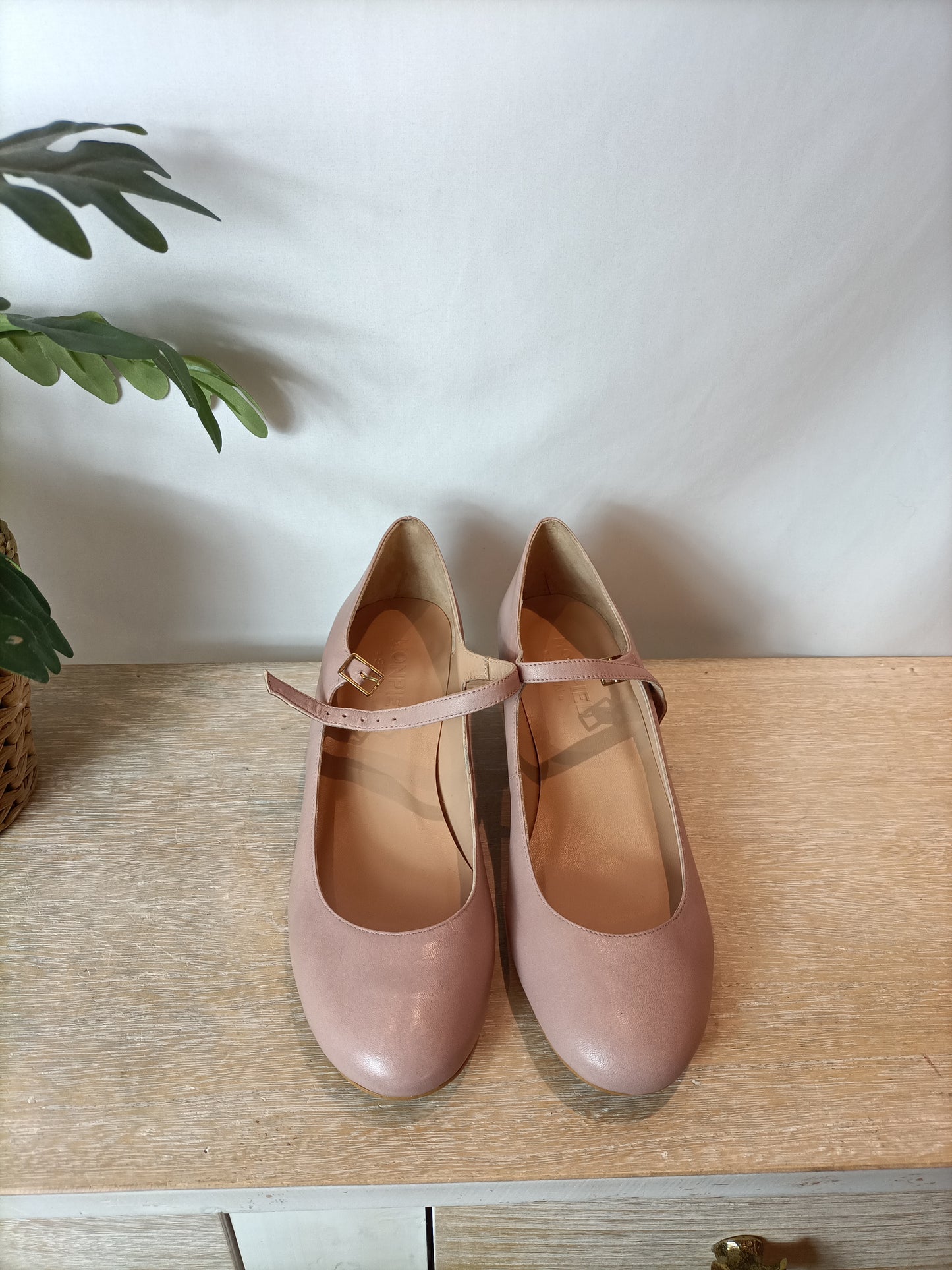 MONPIEL. Pink ballerina shoes with buckle, size 38