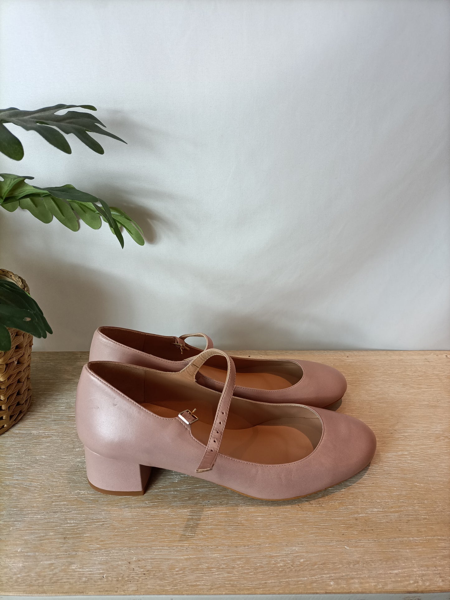 MONPIEL. Pink ballerina shoes with buckle, size 38