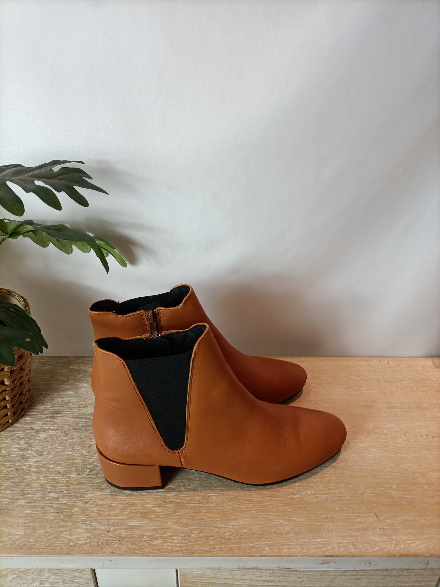 MIMAO. Botines camel  piel T.38