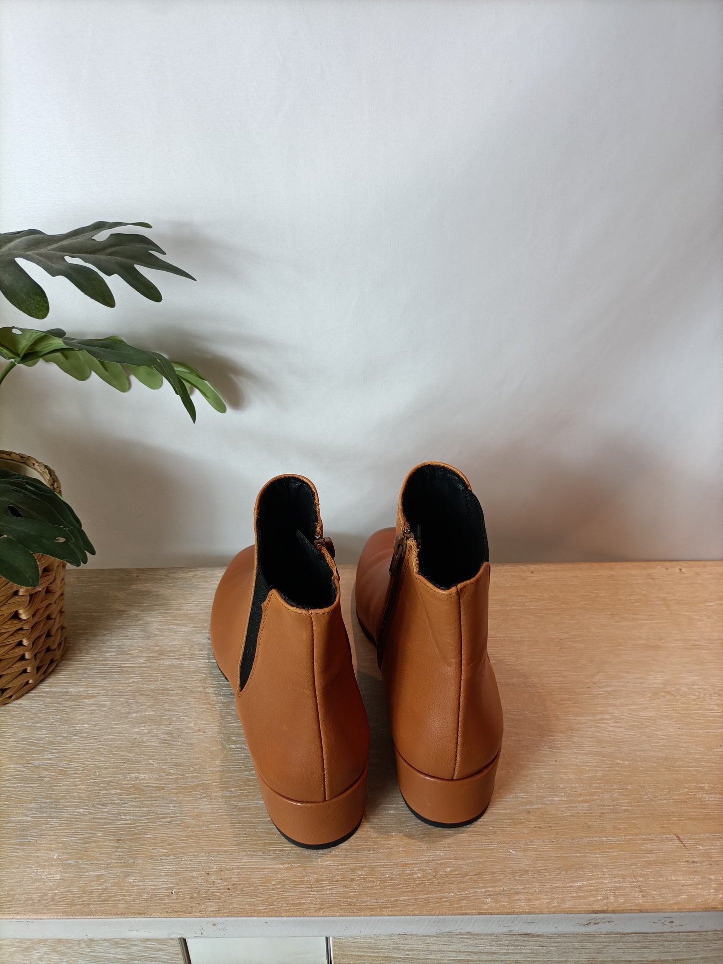 MIMAO. Botines camel  piel T.38