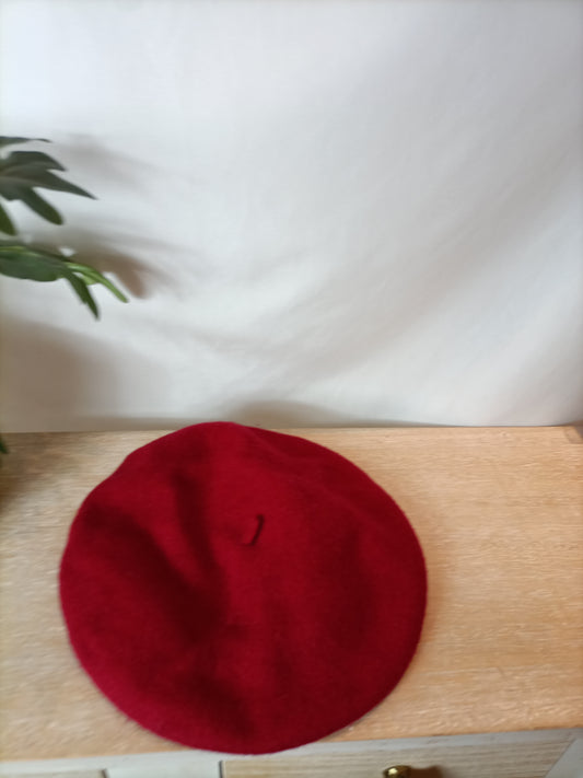 SFERA. Dark red beret