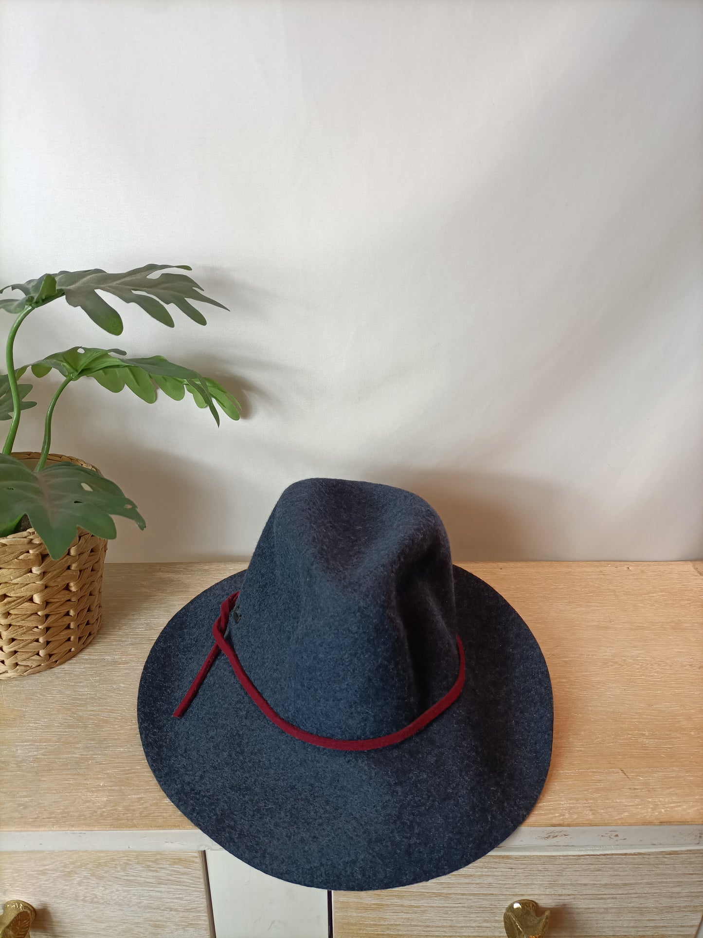 ADOLFO DOMÍNGUEZ. Blue cloth hat