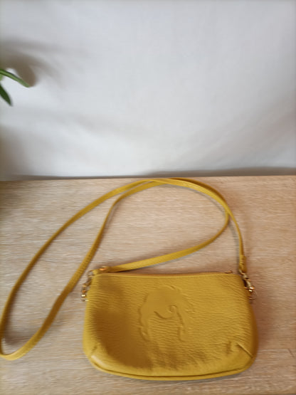 DOLORES PROMESAS. Bolso mini / monedero mostaza.