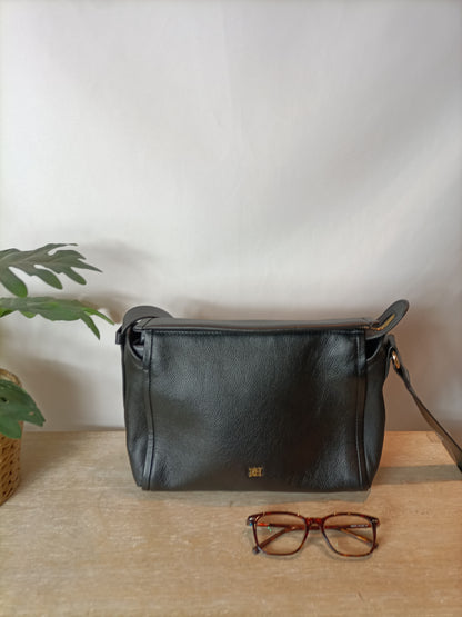 PEDRO DEL HIERRO. Bolso negro solapa.