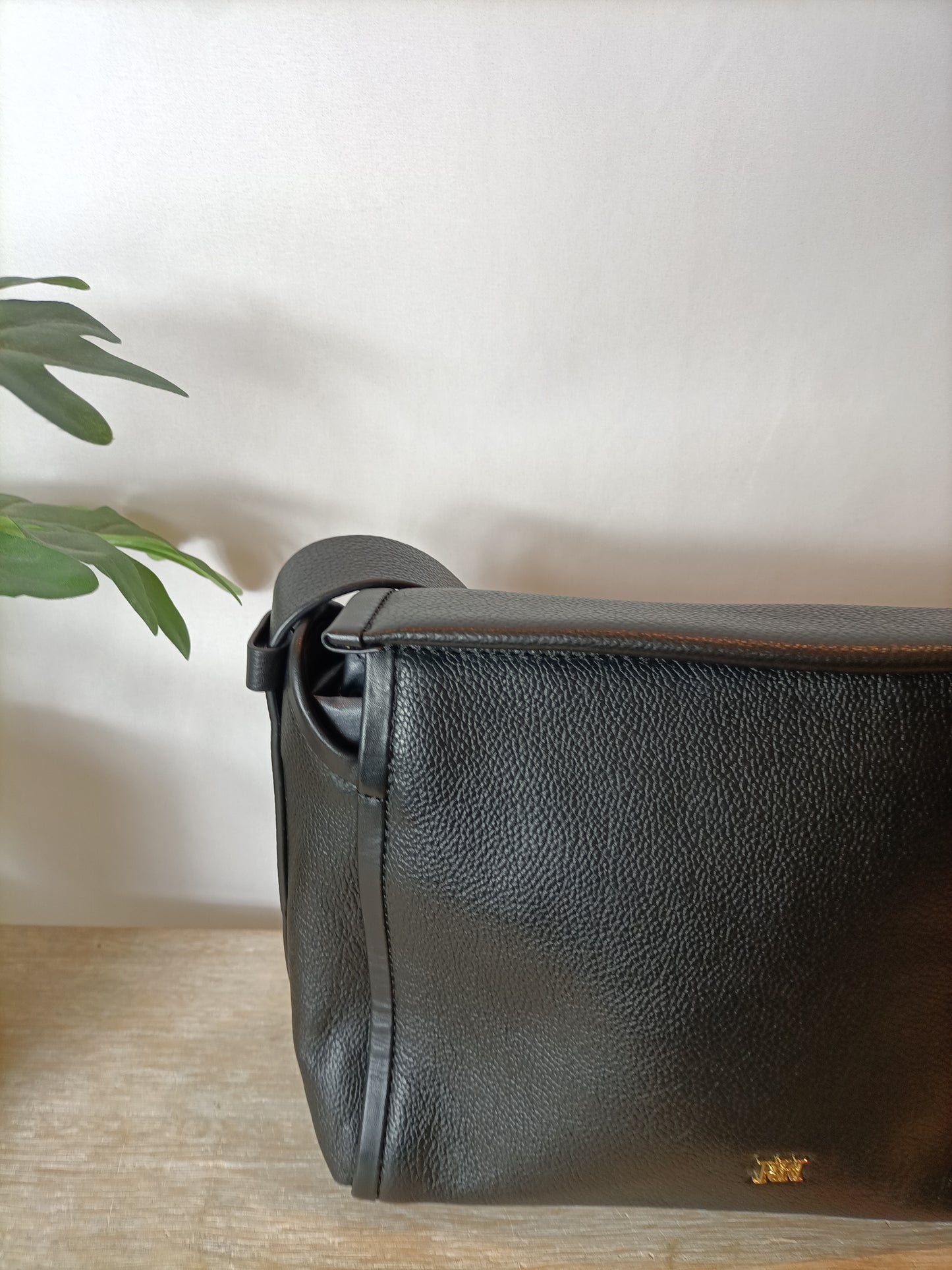 PEDRO DEL HIERRO. Bolso negro solapa.