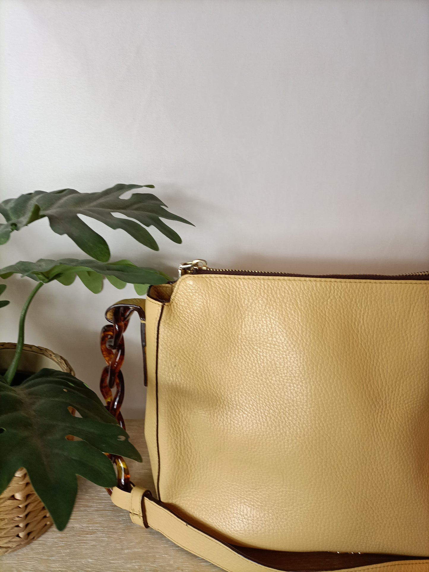 TOUS. Bolso piel color vainilla.