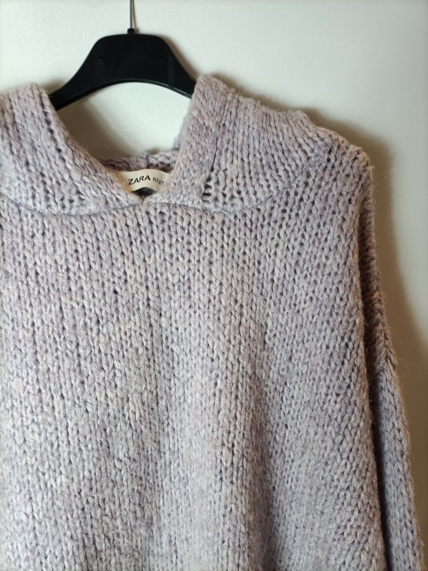 ZARA. Jersey lila capucha T.m