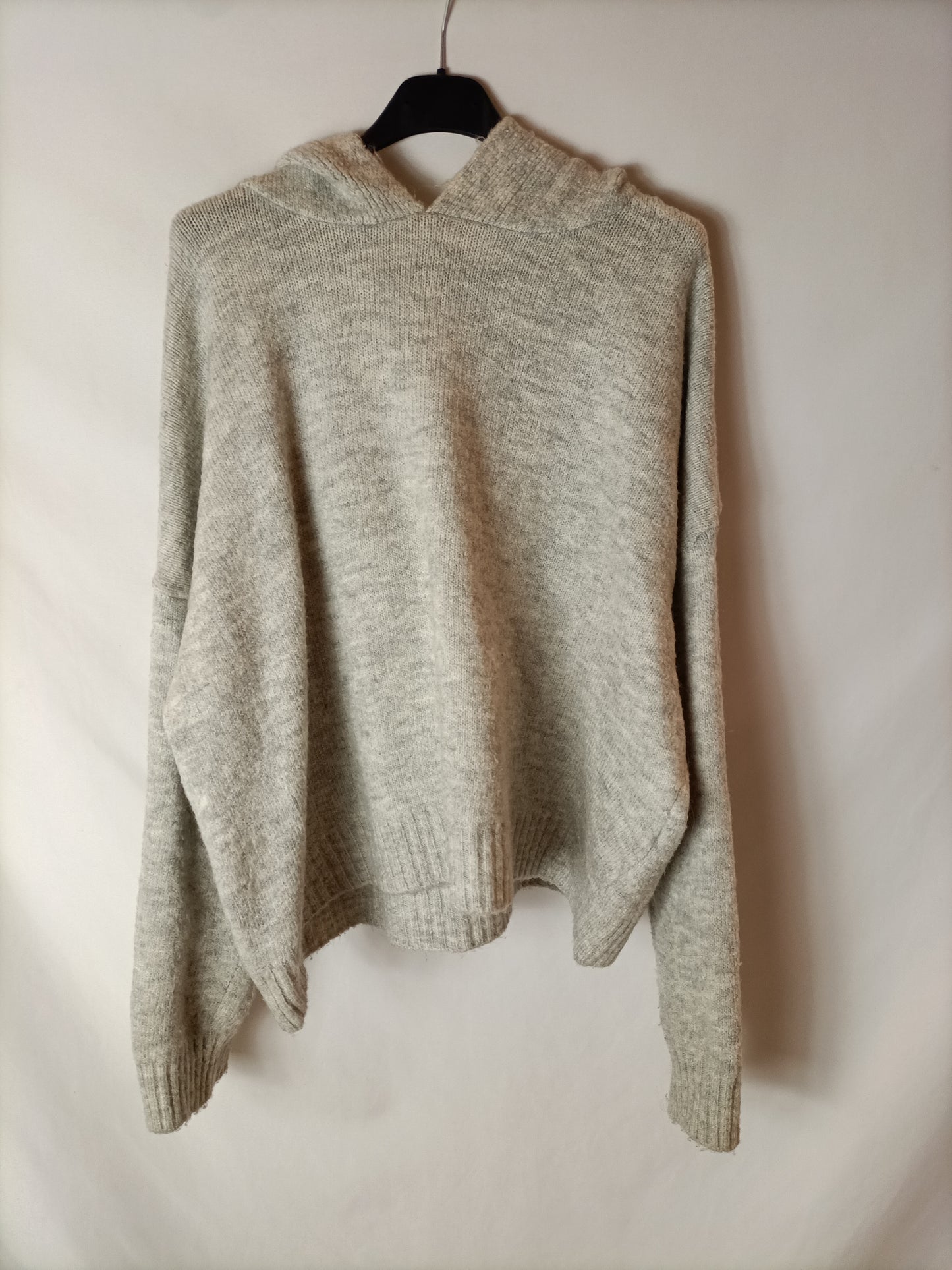 STRADIVARIUS. Jersey gris capucha T.m