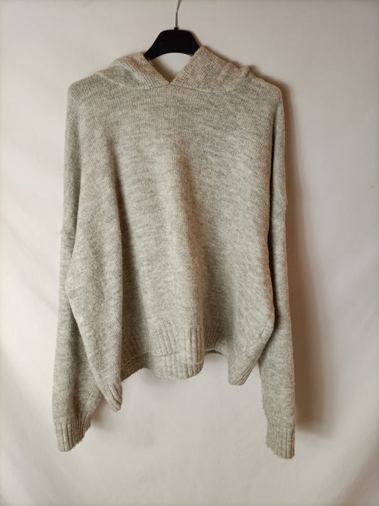 STRADIVARIUS. Jersey gris capucha T.m