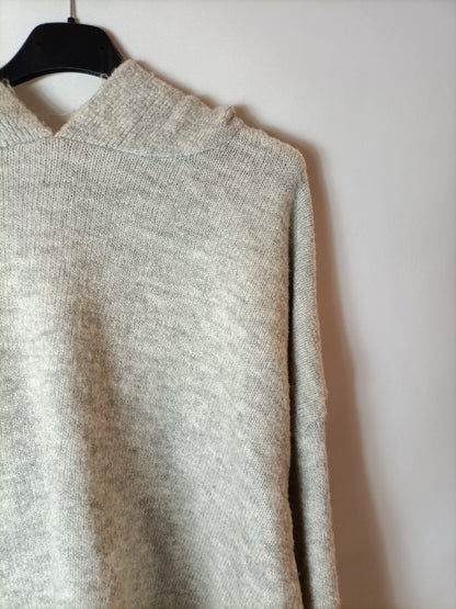 STRADIVARIUS. Jersey gris capucha T.m