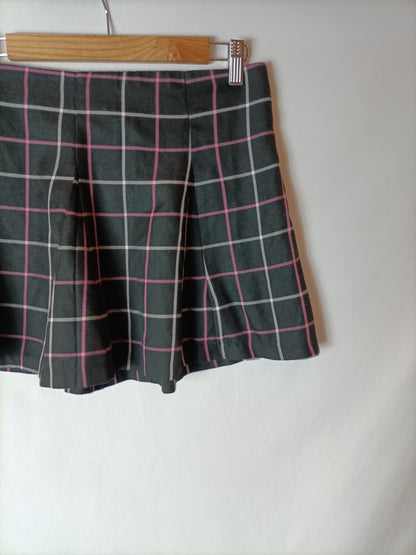 H&amp;M. Black checked short skirt S.36