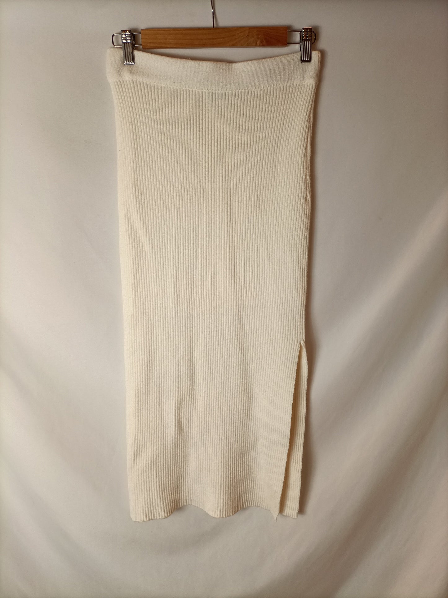 ZARA. Falda canalé apertura T.s