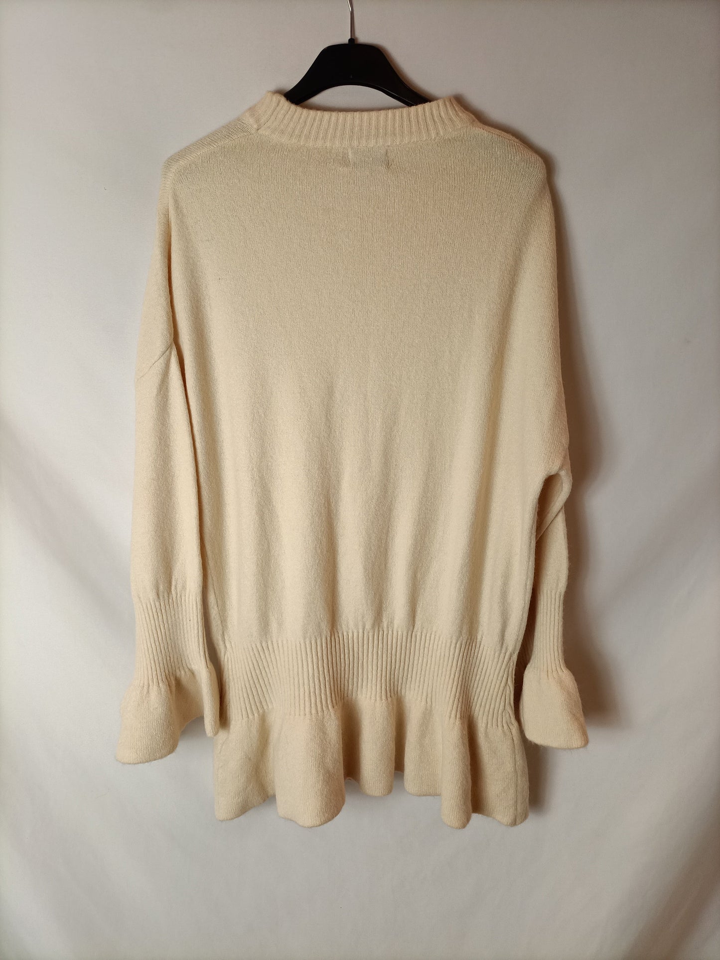 TERIA YABAR. Jersey beige volante T.m
