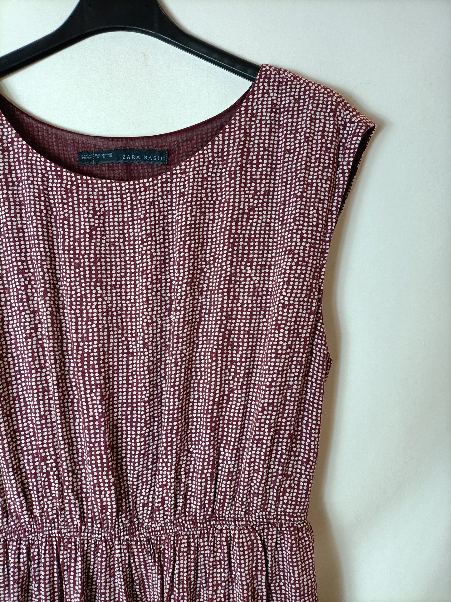 ZARA. Vestido burdeos lunares T.m