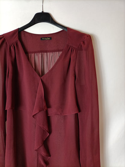 MASSIMO DUTTI. Blusa burdeos volante T.38