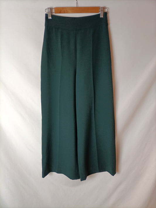ZARA. Pantalones culotte verdes. T XS