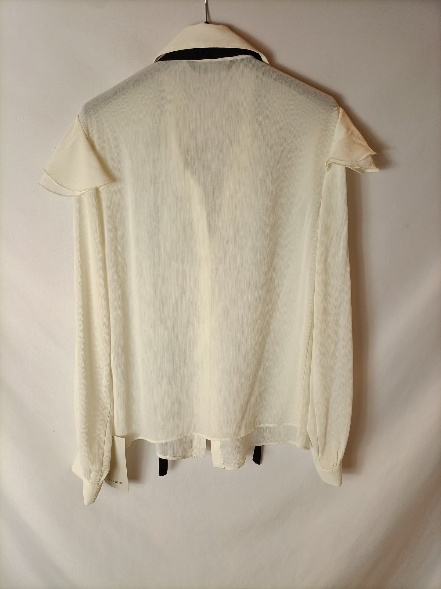ZARA. Blusa fluida semitransparente beige. T XS