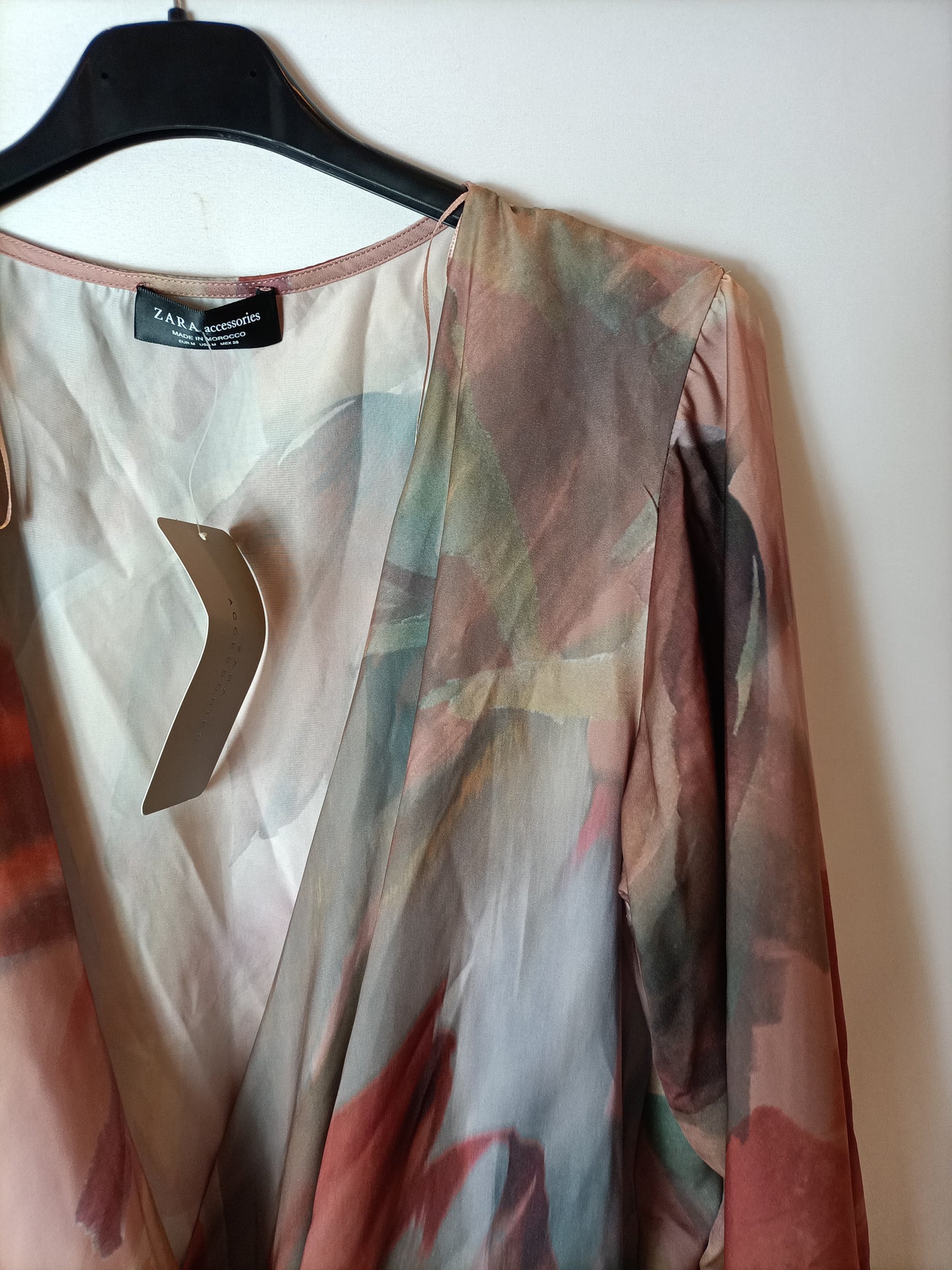 ZARA. Body fluido estampado. T M