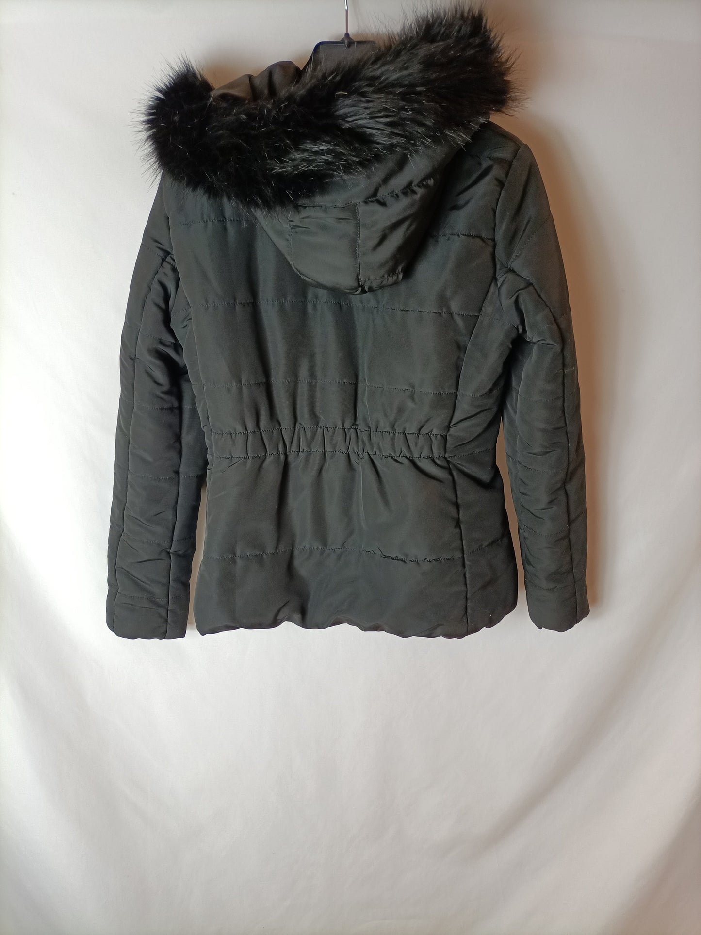 H&M. Plumas negro capucha T.34