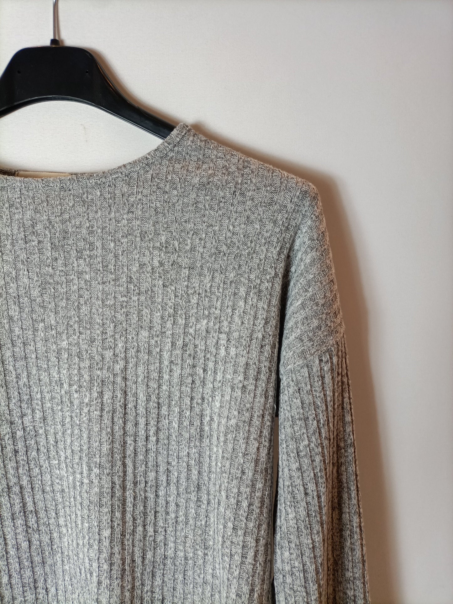PINS AND NEEDLES. Gray Ribbed Ts Top