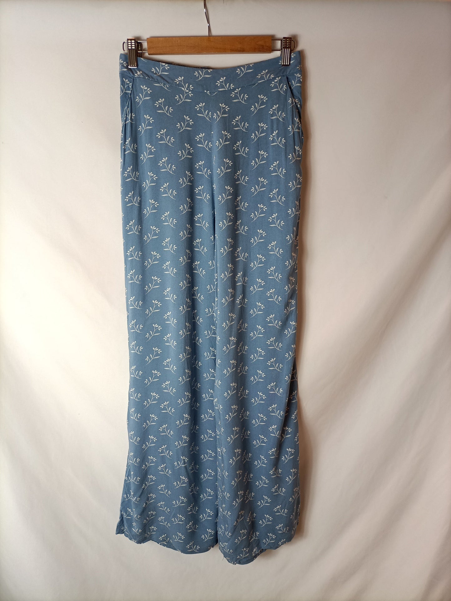 TOPSHOP. Pantalón fluido azul  T.38