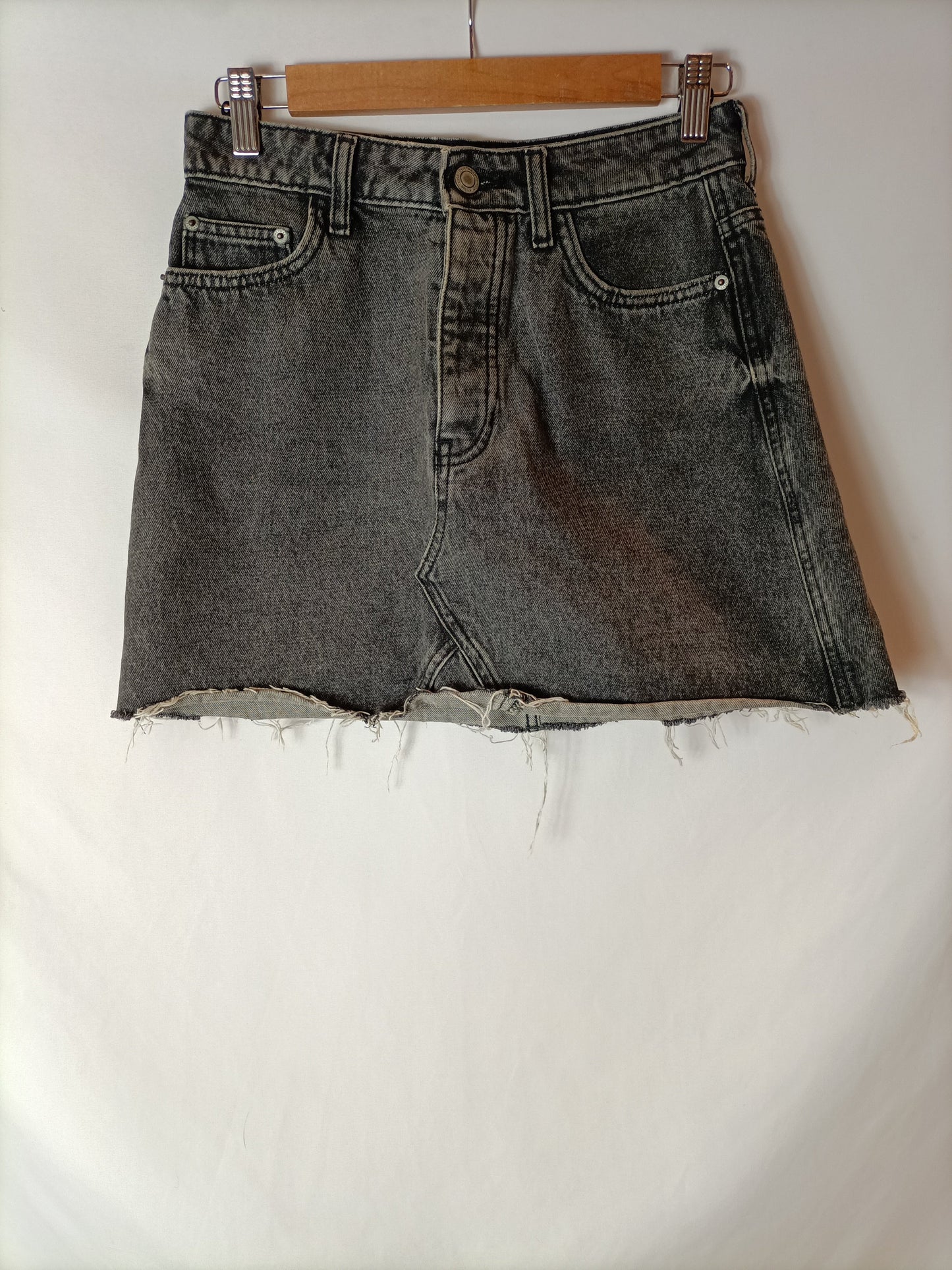 BERSHKA. Gray denim skirt T.36