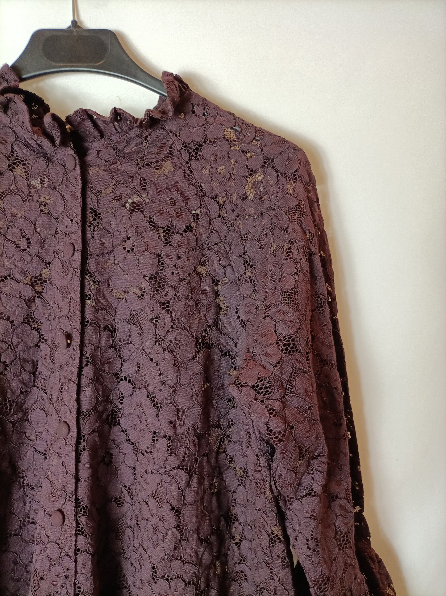 H&M. Vestido encaje burdeos T.xs