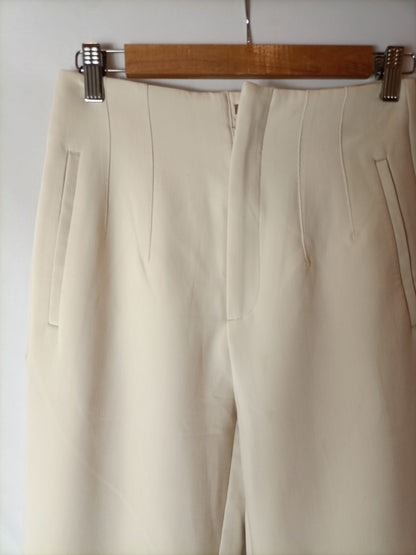 STRADIVARIUS. Pantalón beige de vestir T.38