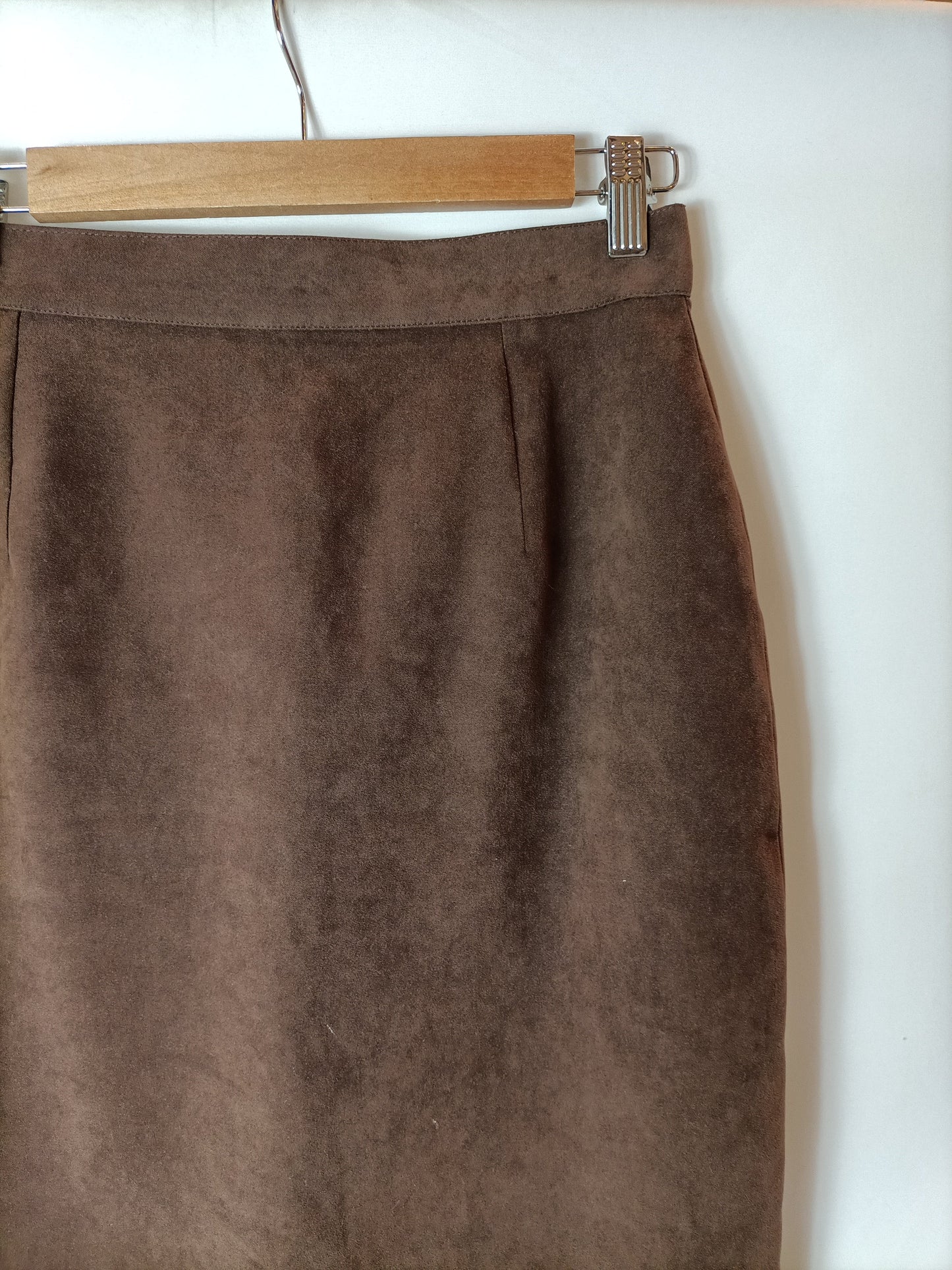 OTRAS. Falda corta marrón T.42 (34)