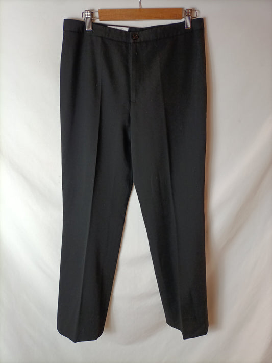 FRE LUIS LOVERA. Pantalón negro de vestir T.40