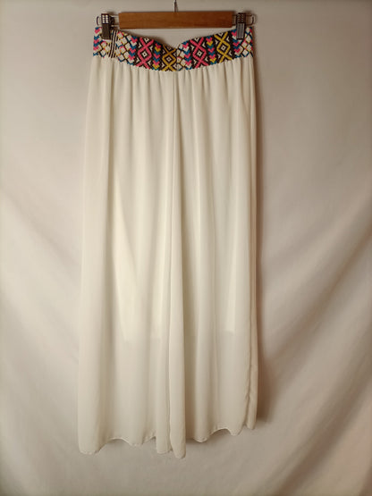 OTRAS. Falda larga blanca cintura étnica. T M