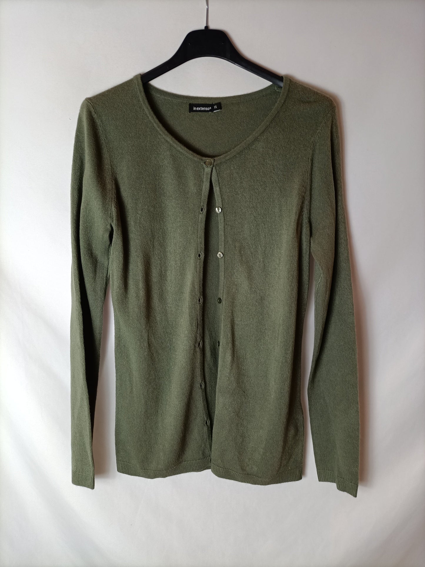 IN EXTENSIVE. Green cardigan. TXS
