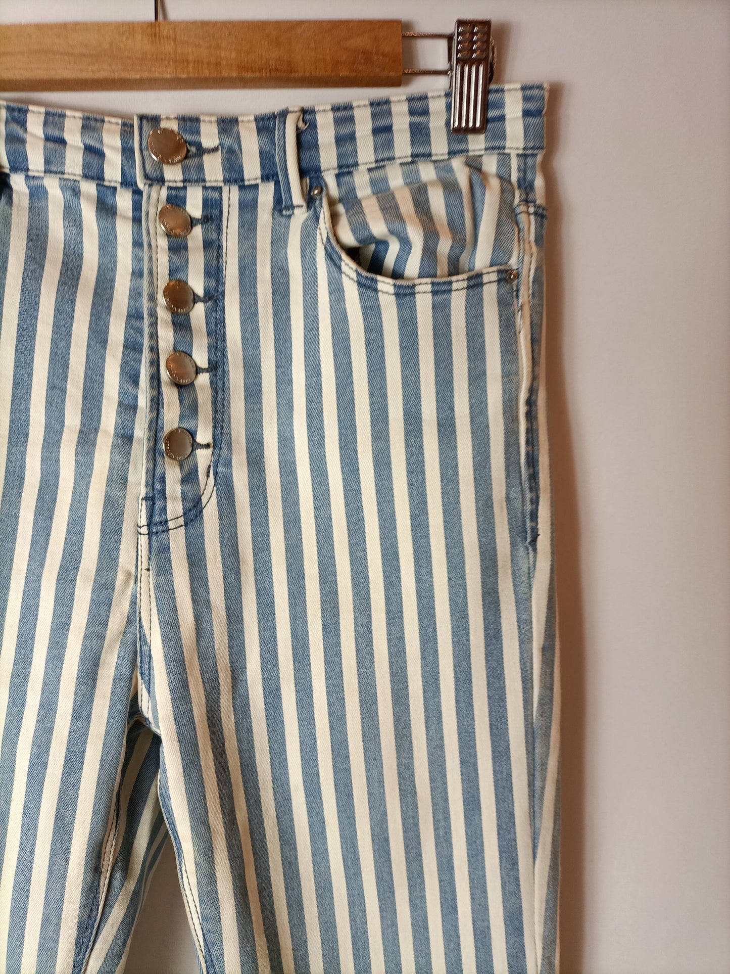 STRADIVARIUS. Pantalones rayas elásticos. T 36