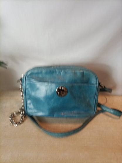 BIMBA Y LOLA. Bolso piel turquesa.