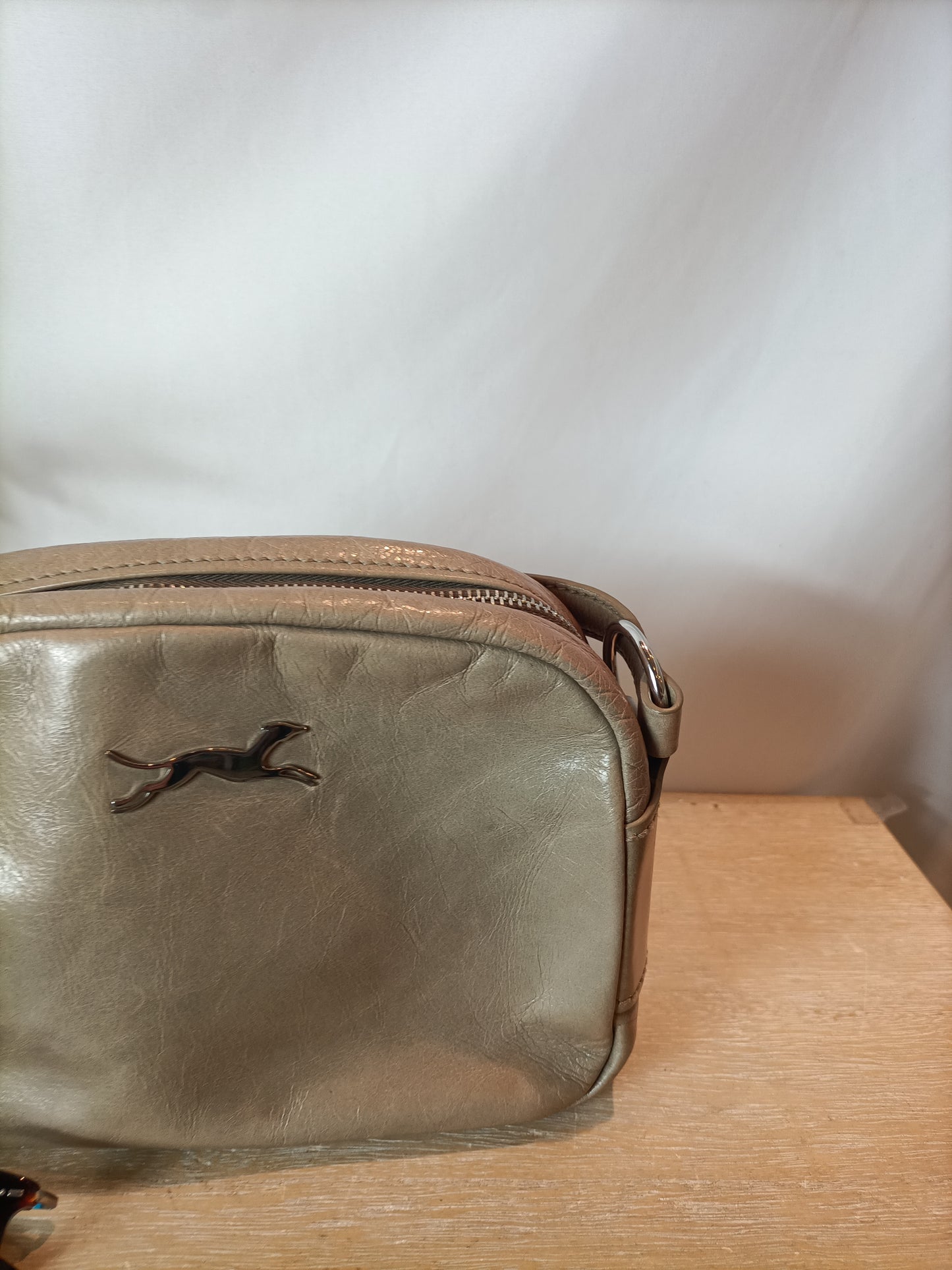 BIMBA Y LOLA. Bolso piel beige