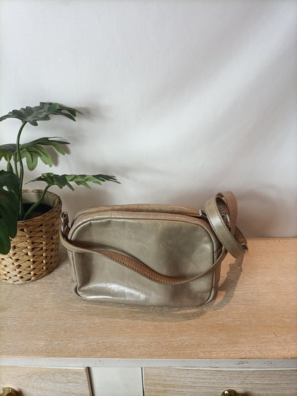 BIMBA Y LOLA. Bolso piel beige