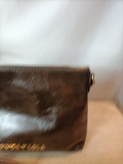 BIMBA Y LOLA. Bolso piel marrón cadena dorada