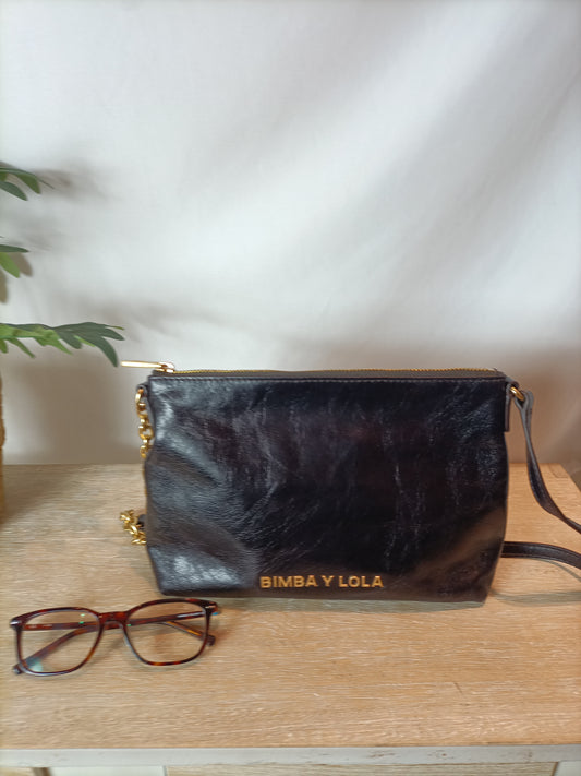 BIMBA Y LOLA. Bolso piel textura marrón oscuro