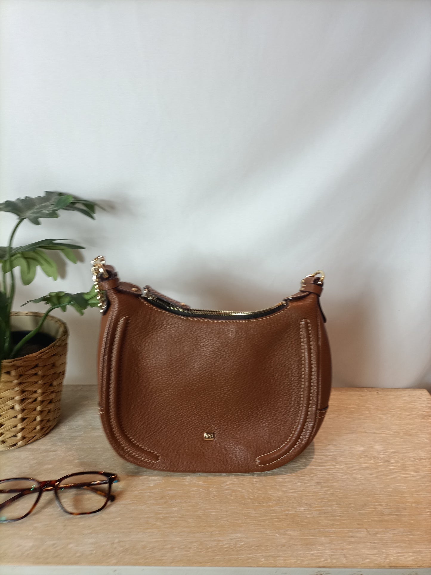 PURIFICACION GARCIA. Bolso piel asa corta camel.