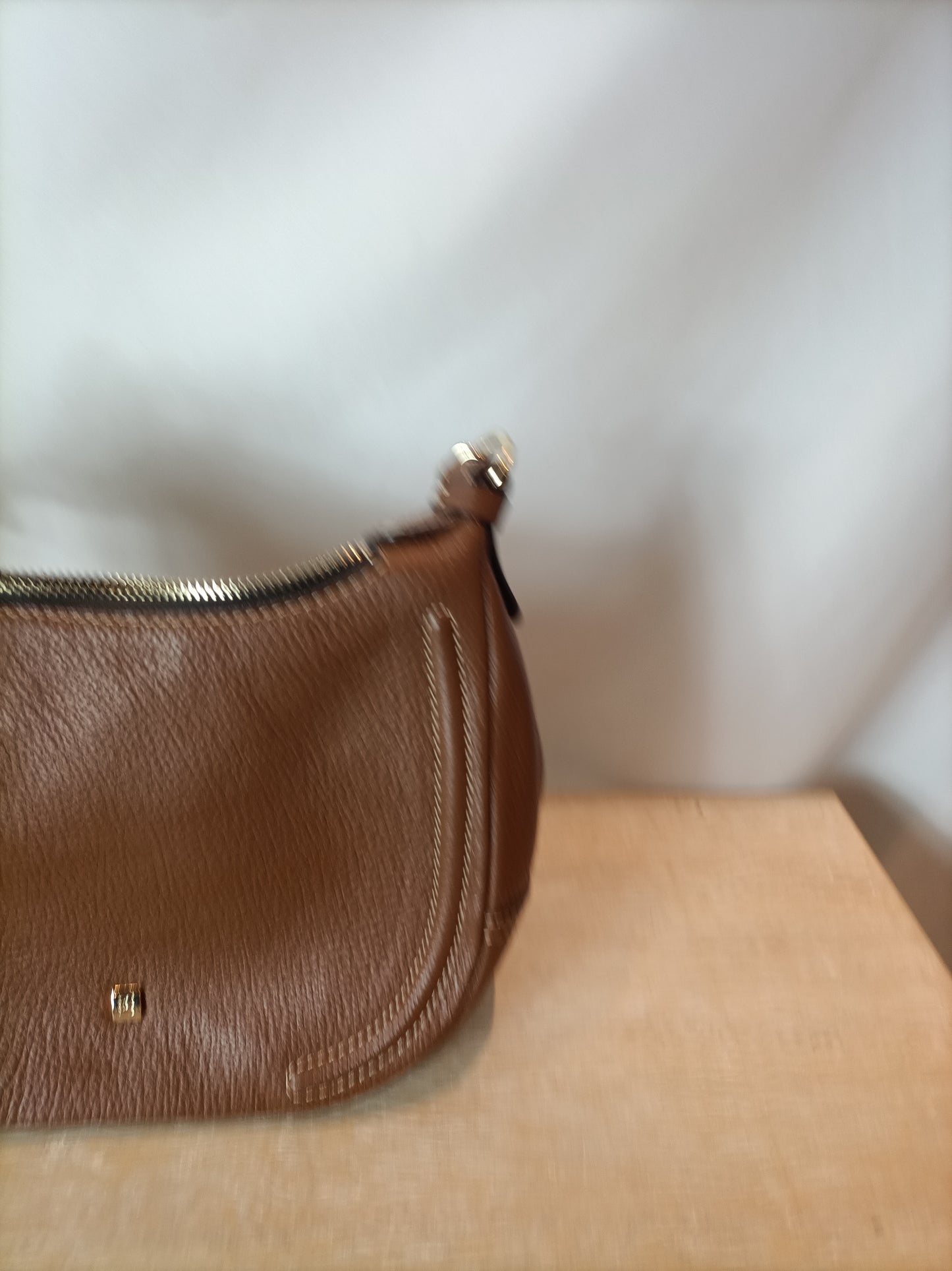 PURIFICACION GARCIA. Bolso piel asa corta camel.