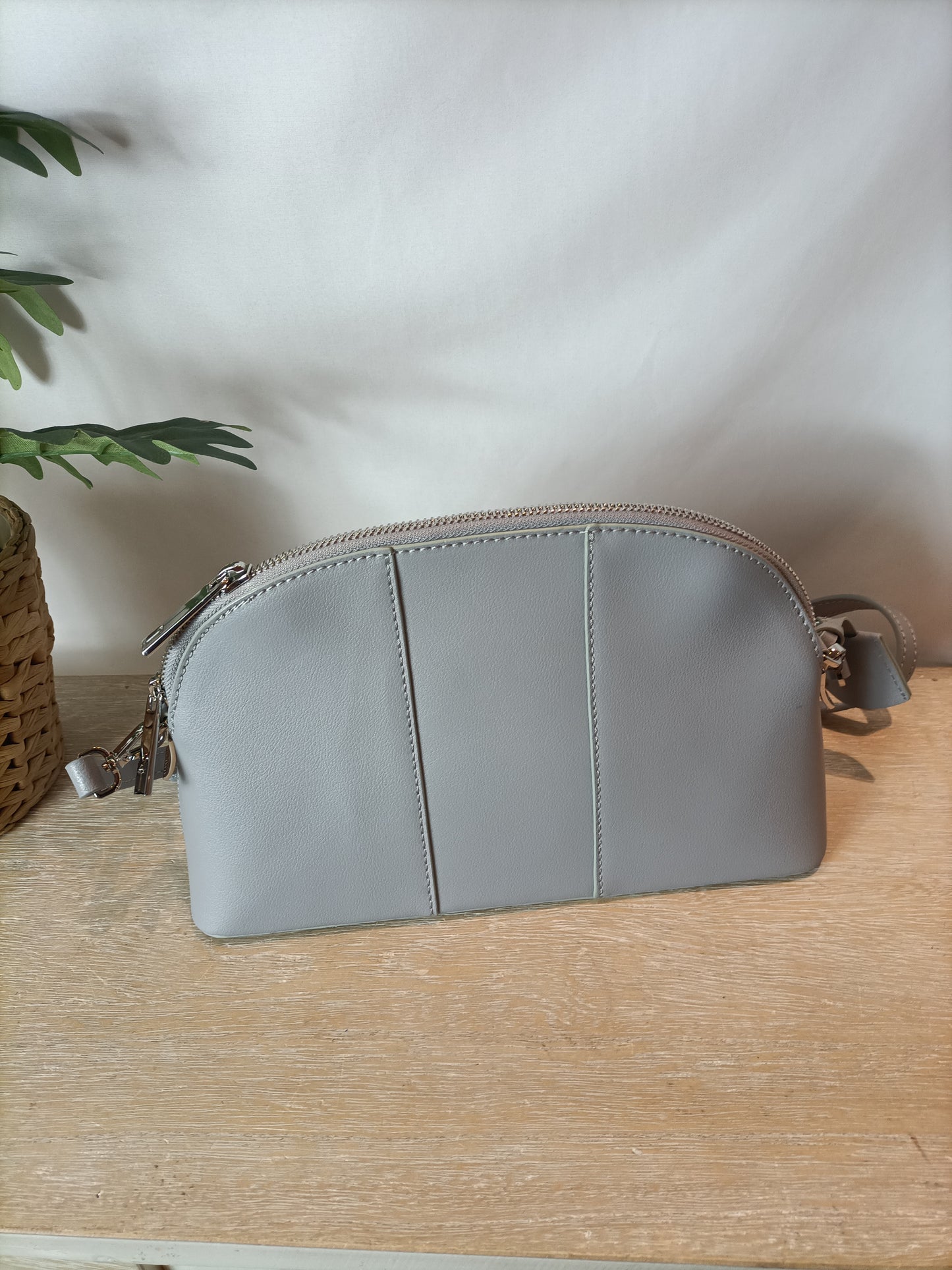 TED BAKER. Bolso gris claro asa larga