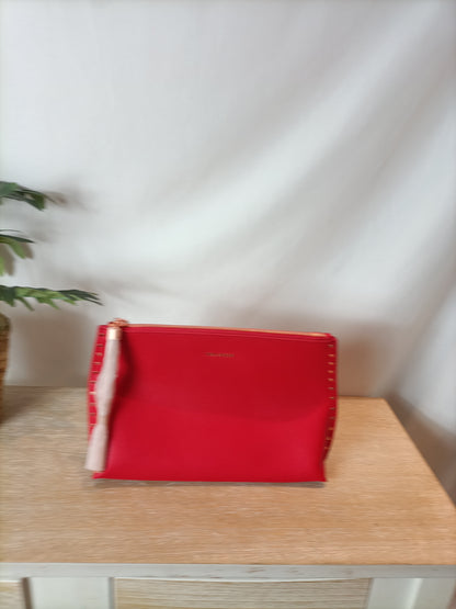 TED BAKER. Bolso rojo tachuelas