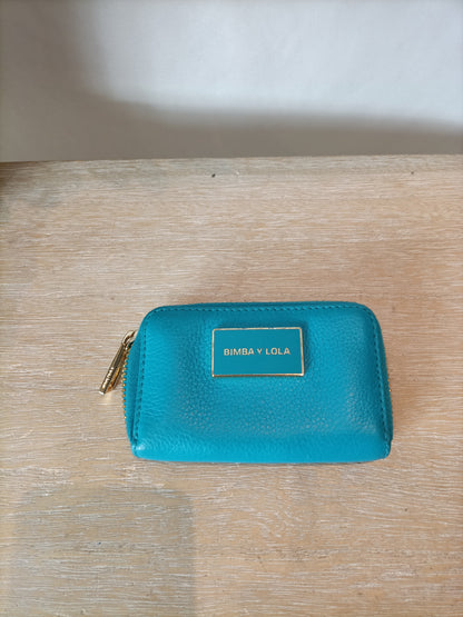 BIMBA Y LOLA. Mini monedero piel turquesa