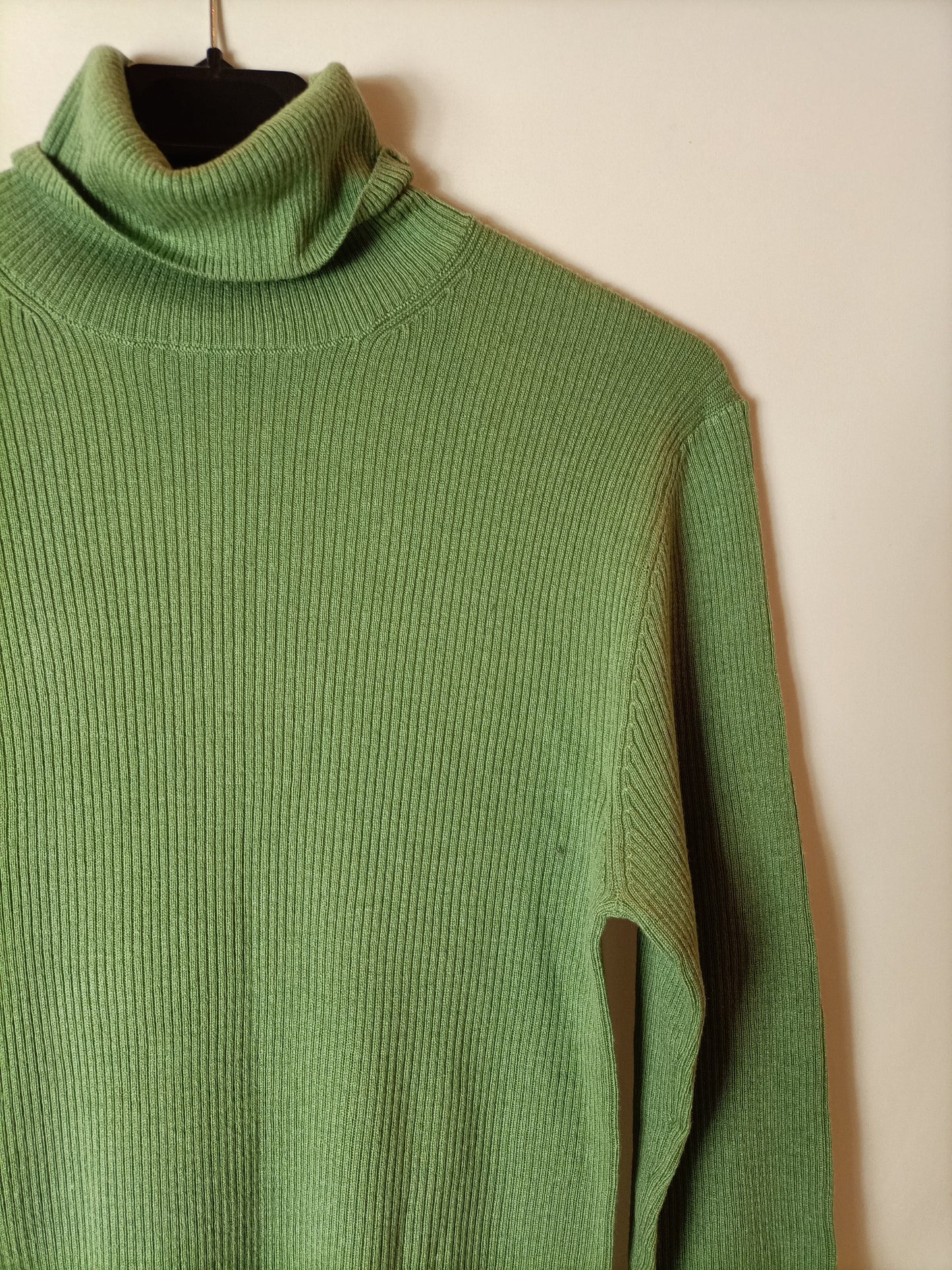 MASSIMO DUTTI. Jersey canalé cuello vuelto rosa. T M