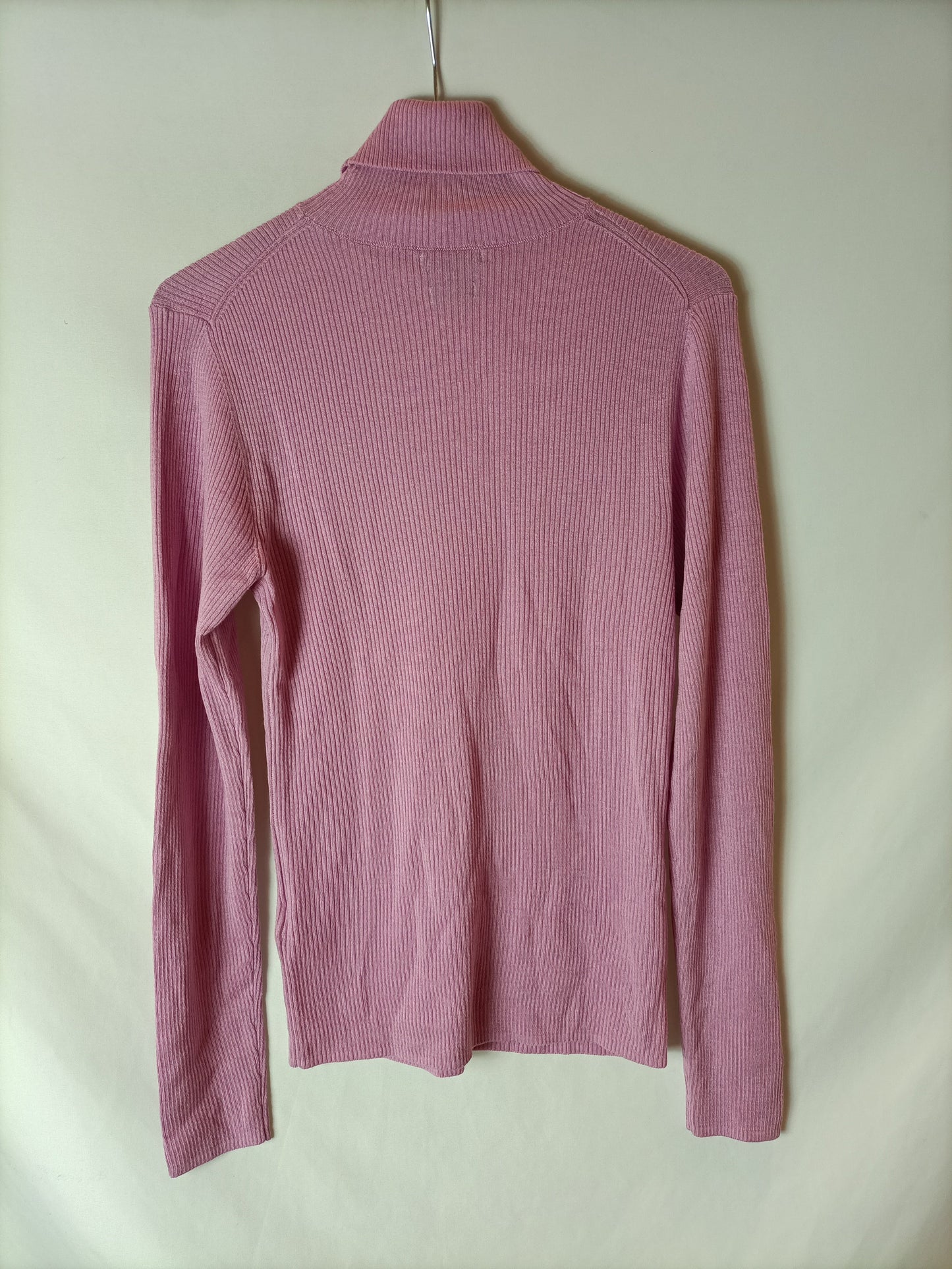 MASSIMO DUTTI. Jersey canalé cuello vuelto verde. T M