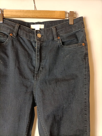 H&M. Pantalones vaqueros tiro alto. T 42