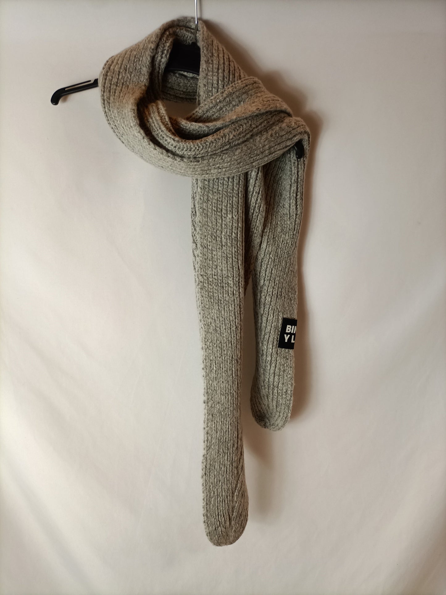 BIMBA Y LOLA. Bufanda gris