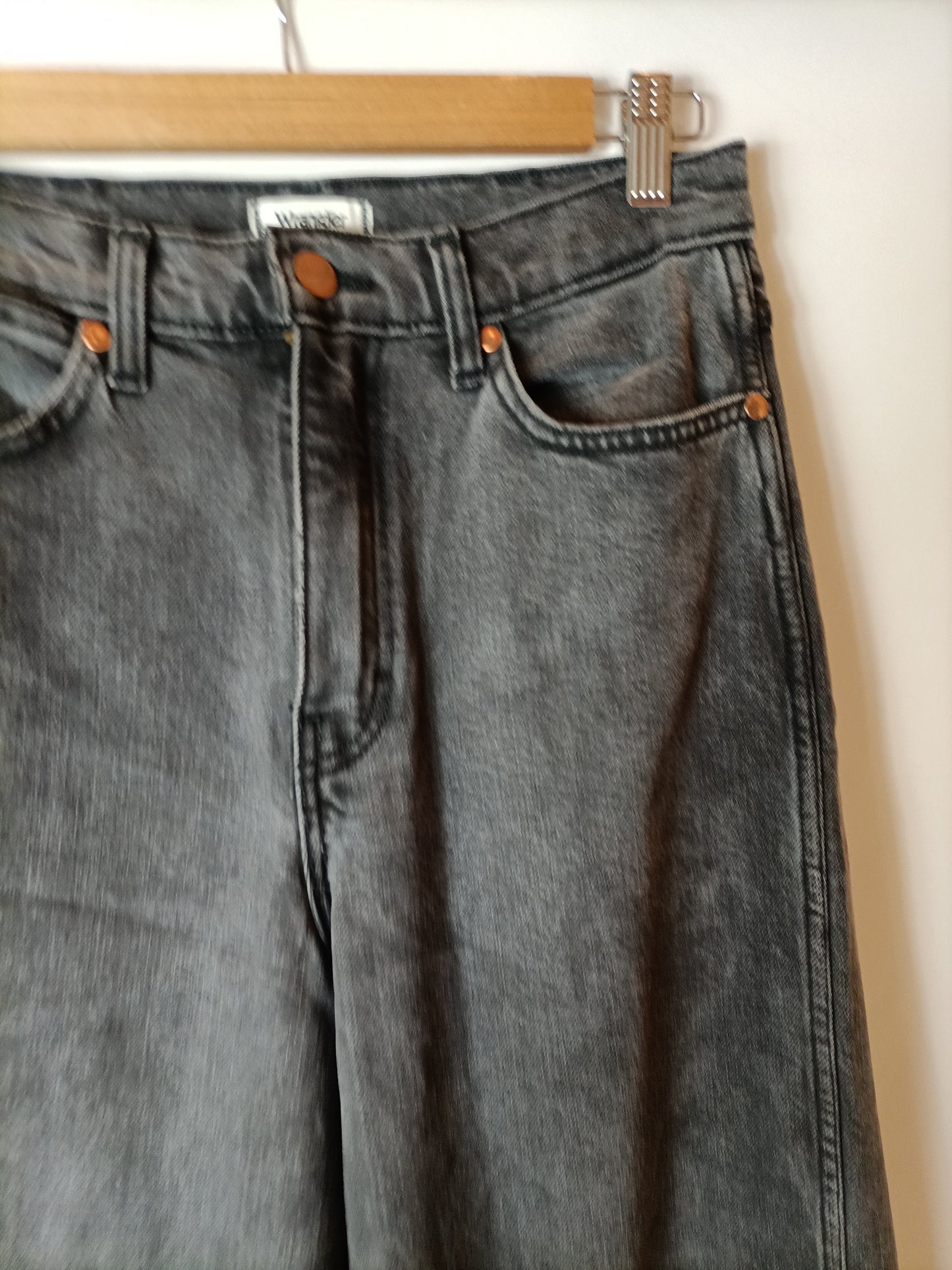 WRANGLER. Pantalón ancho gris T.27(36)