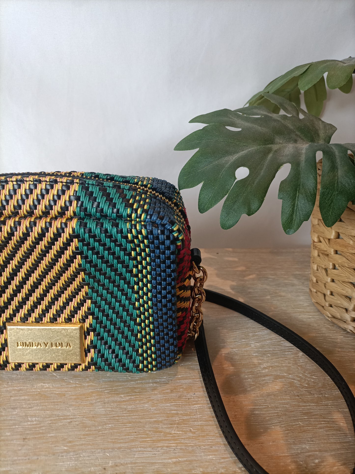 BIMBA Y LOLA. Bolso textura colores