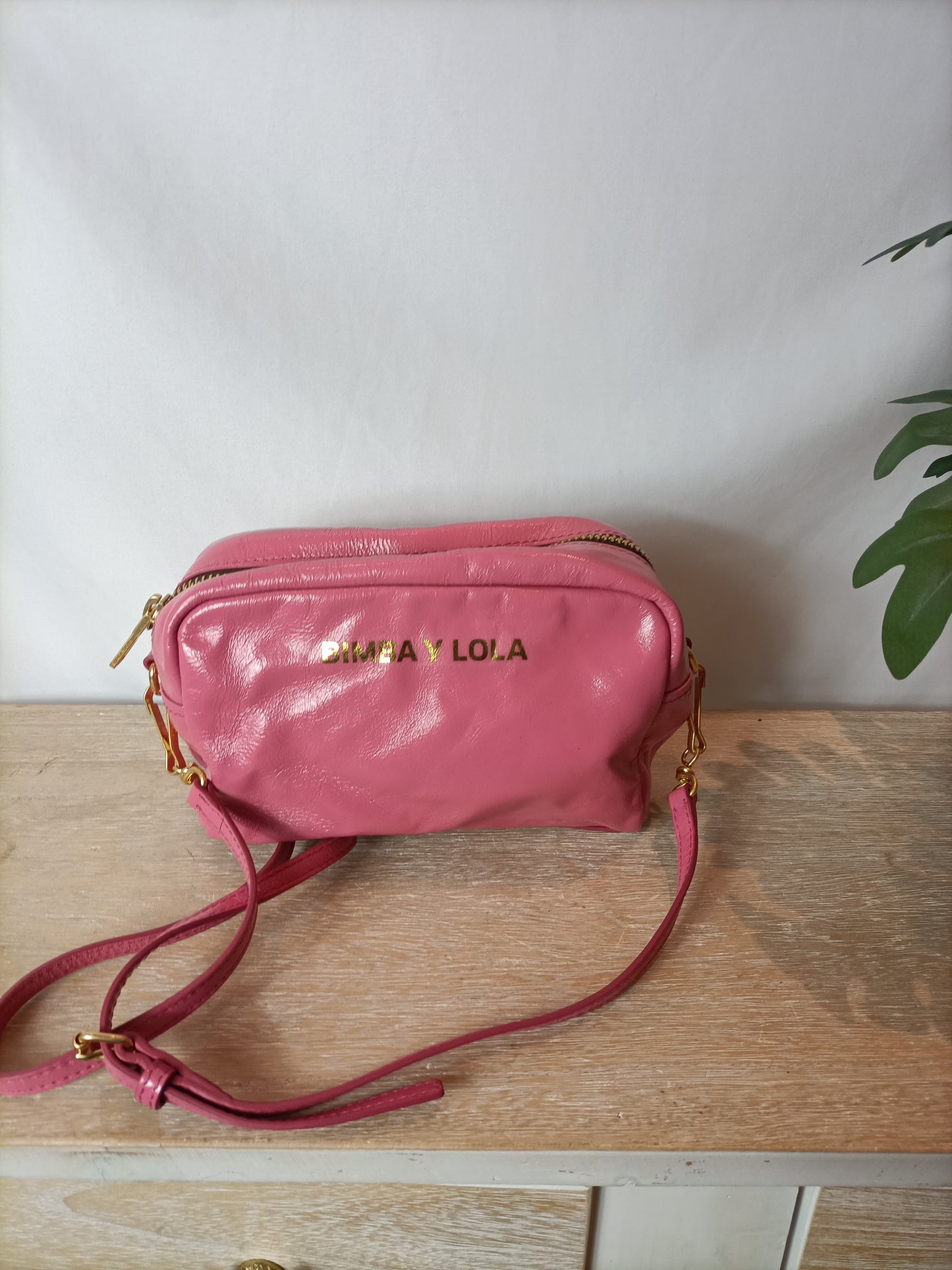 BIMBA Y LOLA. Bolso piel rosa